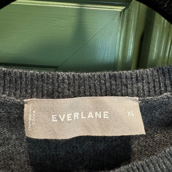 Everlane 100% cashmere gray long sleeve crewneck sweater - Picture 3 of 7